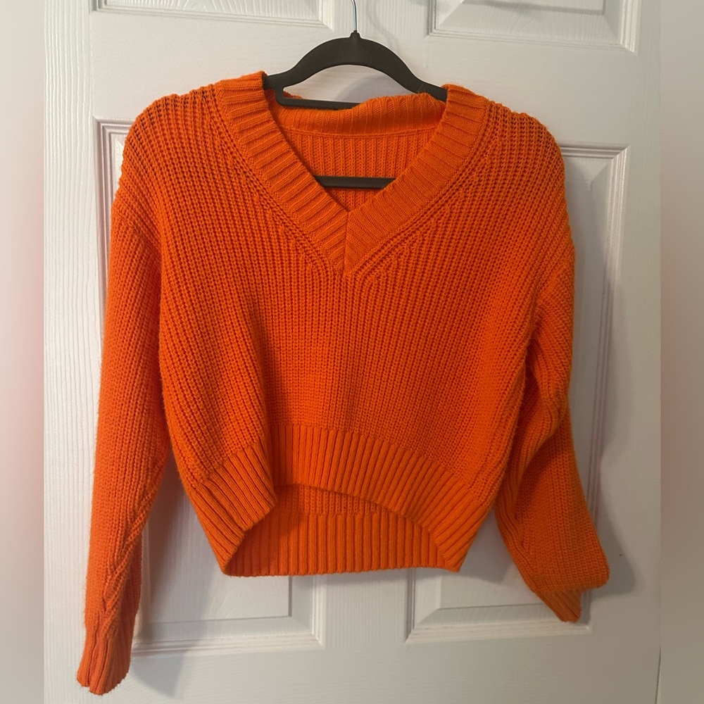 V neck short orange pullover sweater size small